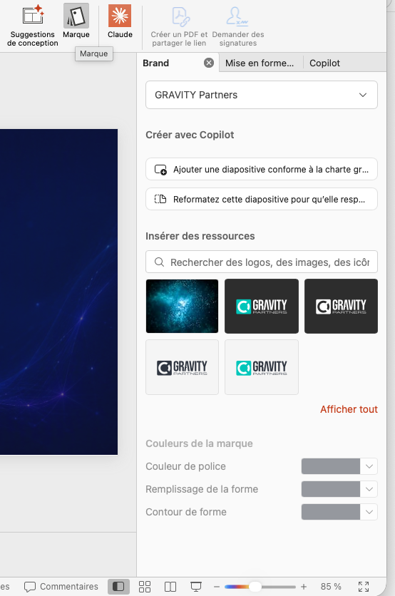 Panneau Marque dans PowerPoint après configuration : le Brand Kit GRAVITY Partners actif avec logos, actions Copilot et couleurs de marque